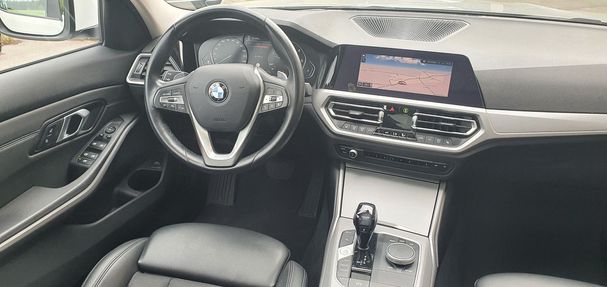 BMW 320d Touring 140 kW image number 13