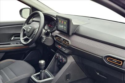 Car image 11