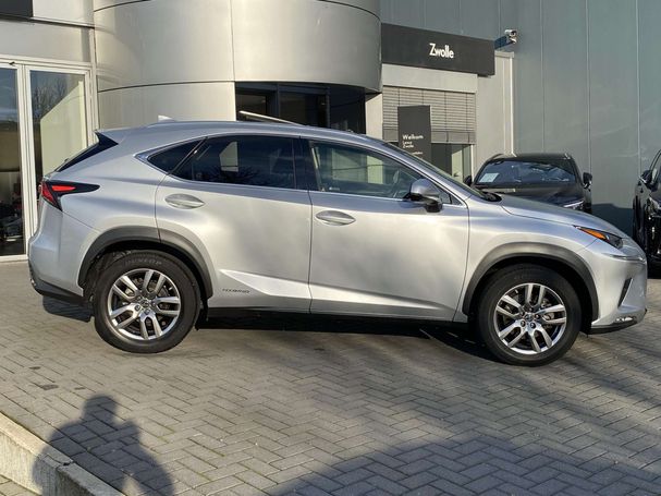 Lexus NX 300 h AWD 145 kW image number 2