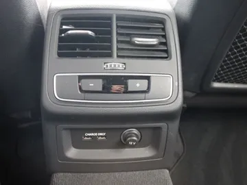 Car image 32