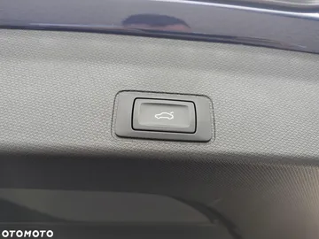 Car image 40