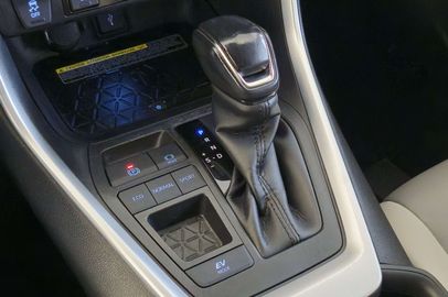 Car image 34