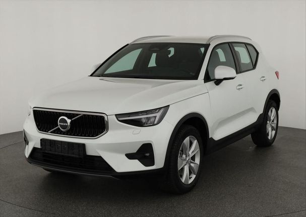 Volvo XC40 B3 Core 120 kW image number 1