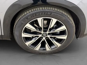 Car image 35
