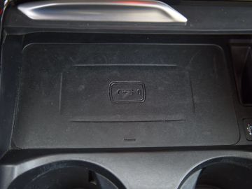 Car image 28