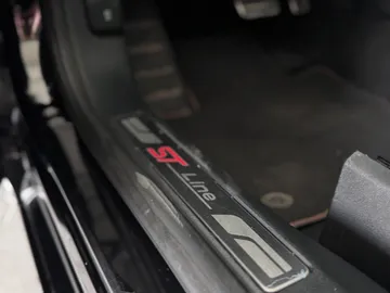 Car image 34