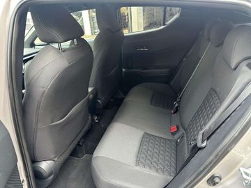 Car image 14