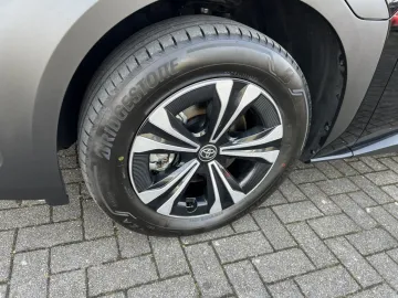 Car image 32