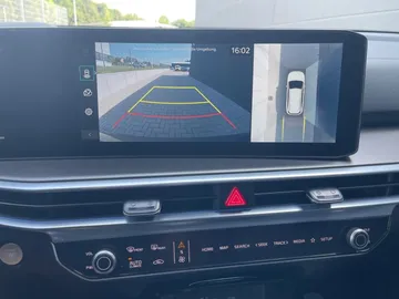 Car image 17