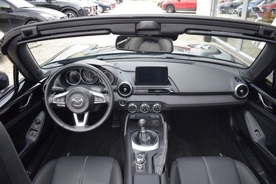 Car image 30