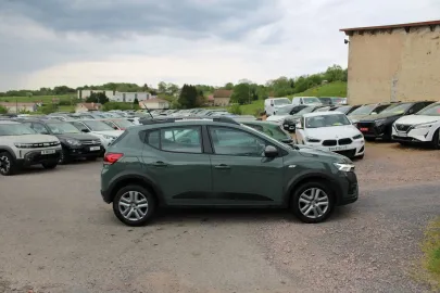 Car image 3