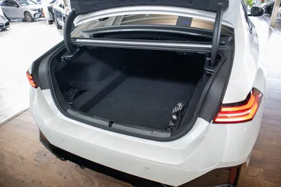 Car image 29