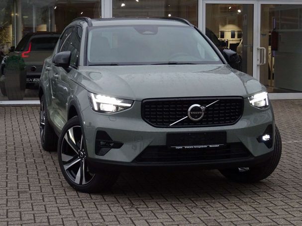 Volvo XC40 B3 Ultra Dark 120 kW image number 2