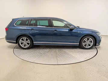 Car image 40