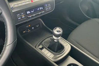 Car image 24