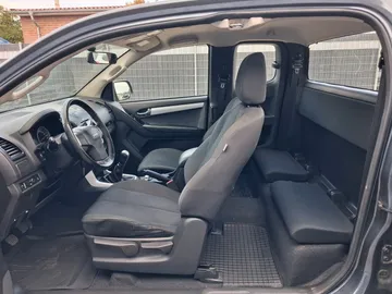 Car image 24