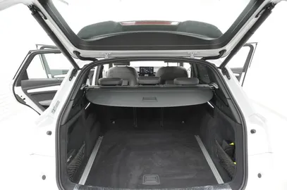 Car image 29