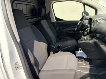 Car image 29