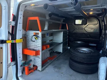 Car image 16