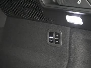 Car image 38