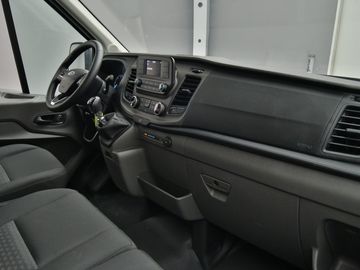 Car image 32