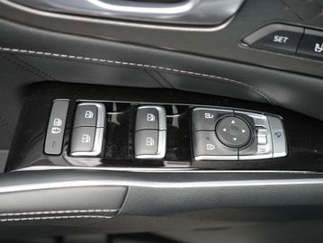 Car image 37