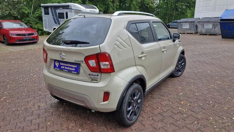 Car image 4