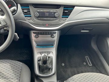 Car image 12