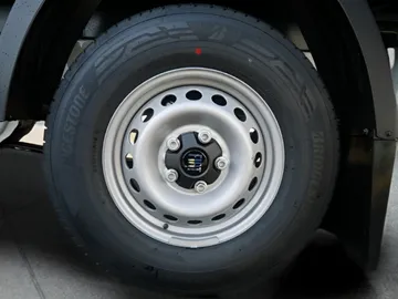 Car image 35