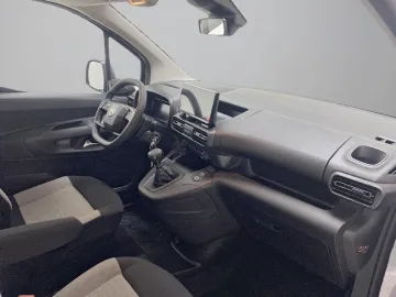 Car image 24