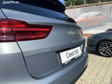 Car image 25