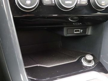 Car image 36