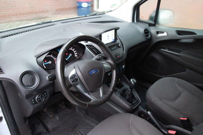 Car image 14