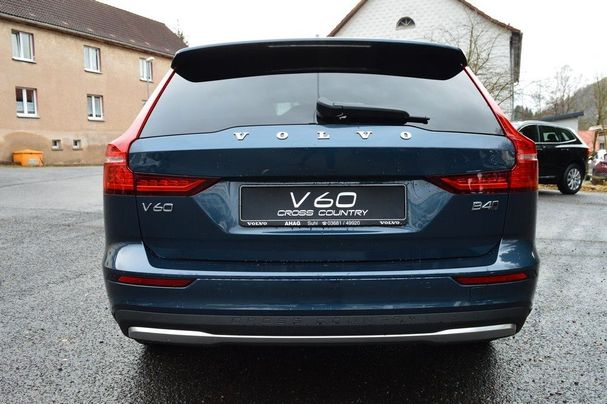 Volvo V60 Cross Country AWD B4 145 kW image number 8