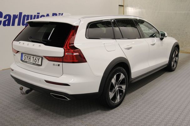 Volvo V60 Cross Country B4 AWD 146 kW image number 3