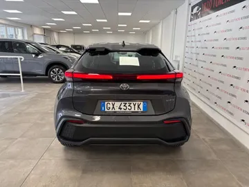 Car image 4
