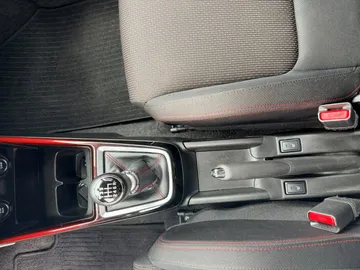 Car image 27