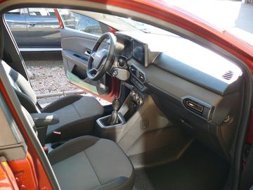 Car image 18