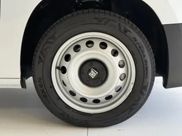 Car image 29