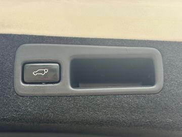 Car image 37
