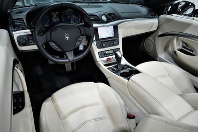 Car image 30