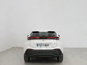 Car image 4
