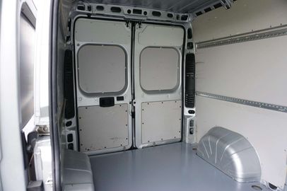 Car image 37