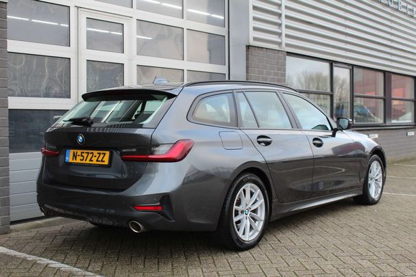 BMW 318i Touring 115 kW image number 4