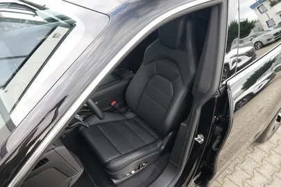 Car image 36