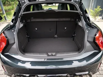 Car image 35