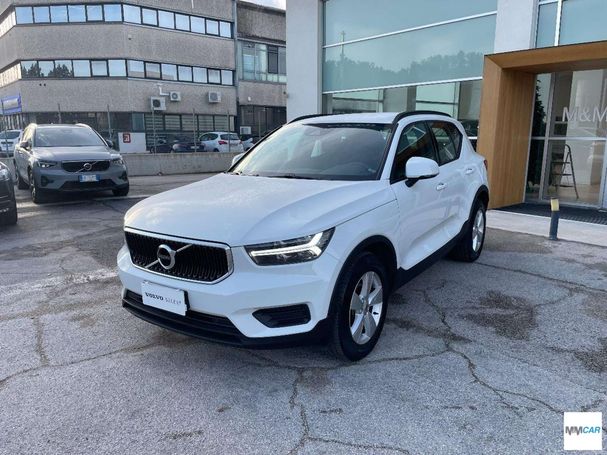 Volvo XC40 1.5 T2 Momentum 95 kW image number 1