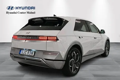 Car image 2