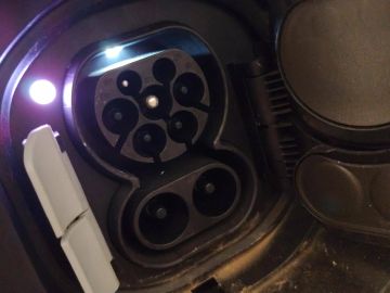 Car image 25