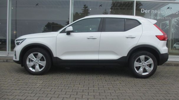 Volvo XC40 B3 Core 120 kW image number 4